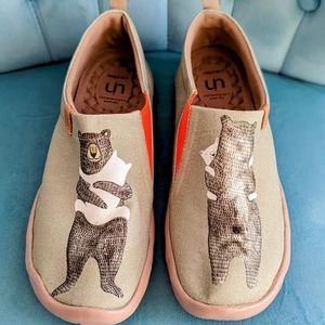 Women's size US 10 shoes